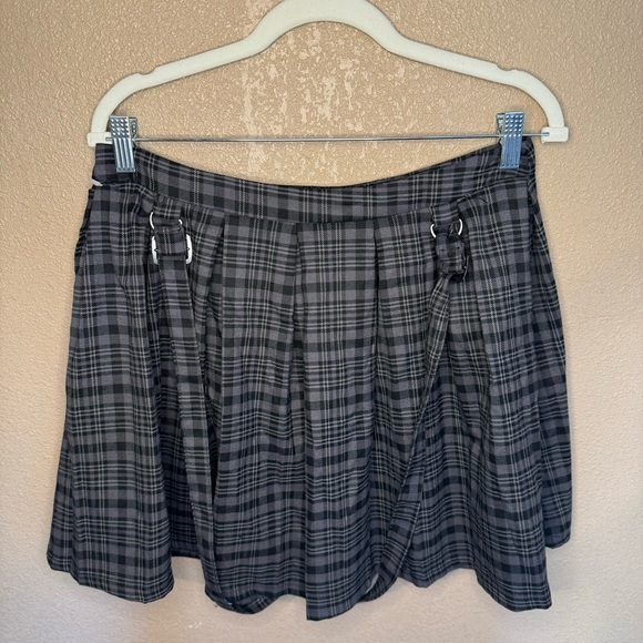 Hot Topic NWT Grunge Plaid Gothic Punk Black Strappy Circle Skirt A24 - Picture 1 of 3